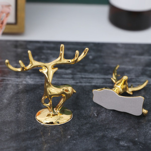 Figurines de <span class=keywords><strong>cerf</strong></span> en <span class=keywords><strong>métal</strong></span> pour <span class=keywords><strong>décoration</strong></span> de maison de luxe moderne Figurines d'animaux décorées avec de la lumière <span class=keywords><strong>Décoration</strong></span> de maison de luxe - Product Image 4