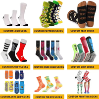 Chaussettes amusantes personnalisées pour hommes et femmes avec des motifs de dessins animés, parfaites pour célébrer la fête des mères avec votre équipe