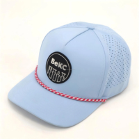Gorra de Golf Personalizada con Bordado 3D en Relieve, Visera Curva, Perforaciones Cortadas con Láser, Malla Impermeable de Secado Rápido, Gorra Trucker de 5 Paneles