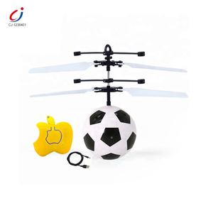 Indução do futebol do futebol de plástico pequeno helicóptero de brinquedo rc bola voando zangão - Product Image 3