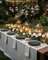 100 assiettes en plastique jetables vertes sans BPA avec bord doré, 50 assiettes à dîner de 10,25 pouces et 50 assiettes à dessert de 7,5 pouces pour fêtes et Noël