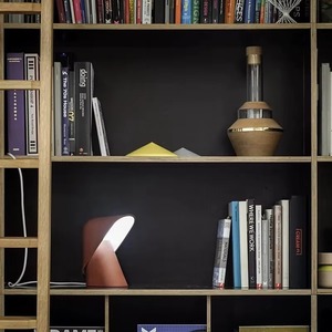<span class=keywords><strong>Lampe</strong></span> <span class=keywords><strong>de</strong></span> <span class=keywords><strong>chevet</strong></span> minimaliste créative postmoderne pour la flexibilité moderne bureau d'étude électrique lumière <span class=keywords><strong>de</strong></span> salon pour la batterie des enfants - Product Image 3