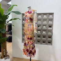 Nouvelle robe élégante en dentelle brodée à manches longues, coupe ajustée, avec fesses enveloppées et robe à queue de poisson