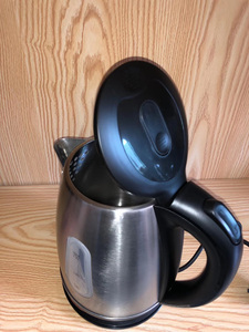 Jarra Eléctrica de 1.7L, Hervidores Eléctricos de Acero Inoxidable Prestige con Indicador de Nivel de Agua - Product Image 2