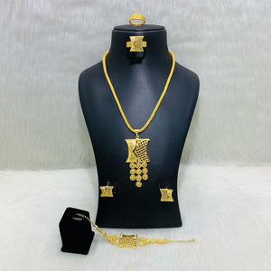 Ensemble de collier classique pour femme avec pendentif fleur plaqué or 1 gramme et chaîne en forme de boîte - Product Image 2