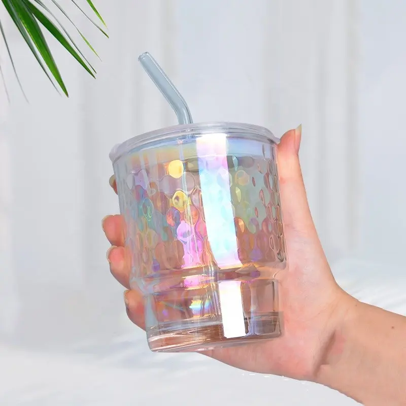 I più venduti 2022 tazze e tazze di spremitura dell'acqua di aspirazione del vetro del caffè ghiacciato che cambiano colore all'ingrosso