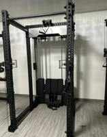 Appareil de musculation multifonction robuste à 6 poteaux avec système de câbles pour tractions Smith/rameur bas et double sélection de poids