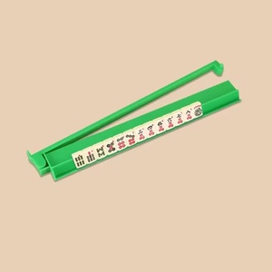 Jeu de Mahjong Esthétique Forêt Tropicale avec des motifs de perroquet, chaise de plage, cabane tropicale et motifs floraux botaniques, pour les fêtes - Product Image 6