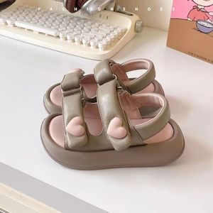 Sandali Estivi per Bambine 2026 Nuovi Arrivi a Tema Cuore <span class=keywords><strong>Scarpe</strong></span> da Principessa Sandali Casual da Spiaggia con Punta Aperta per Bambine - Product Image 4