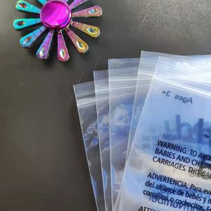 Sacs d'emballage personnalisés en plastique écologique souple avec fermeture éclair pour vêtements et cosmétiques - Product Image 5