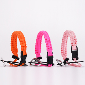 Gobelet isotherme portable en plastique grande capacité Atlas pour l'extérieur avec cordelette tressée et poignée réglable - Product Image 1