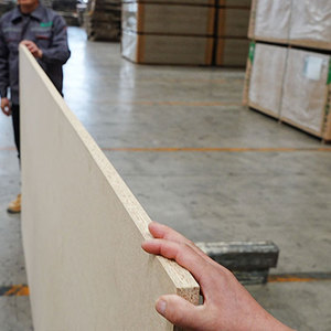 <span class=keywords><strong>Panneaux</strong></span> de particules en bois brut stratifié de 18 mm, <span class=keywords><strong>panneaux</strong></span> de particules en bois de pin <span class=keywords><strong>OSB</strong></span> pour la construction, <span class=keywords><strong>panneaux</strong></span> pour armoires de cuisine, meubles, <span class=keywords><strong>panneaux</strong></span> muraux - Product Image 4