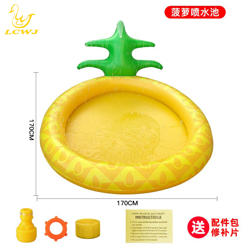 Piscina de piña con rociador de agua