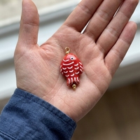 Breloques en céramique HD879 en forme de poisson, pendentifs colorés de poissons tropicaux, jolies breloques d'animaux marins pour la création de bracelets, colliers et bijoux DIY