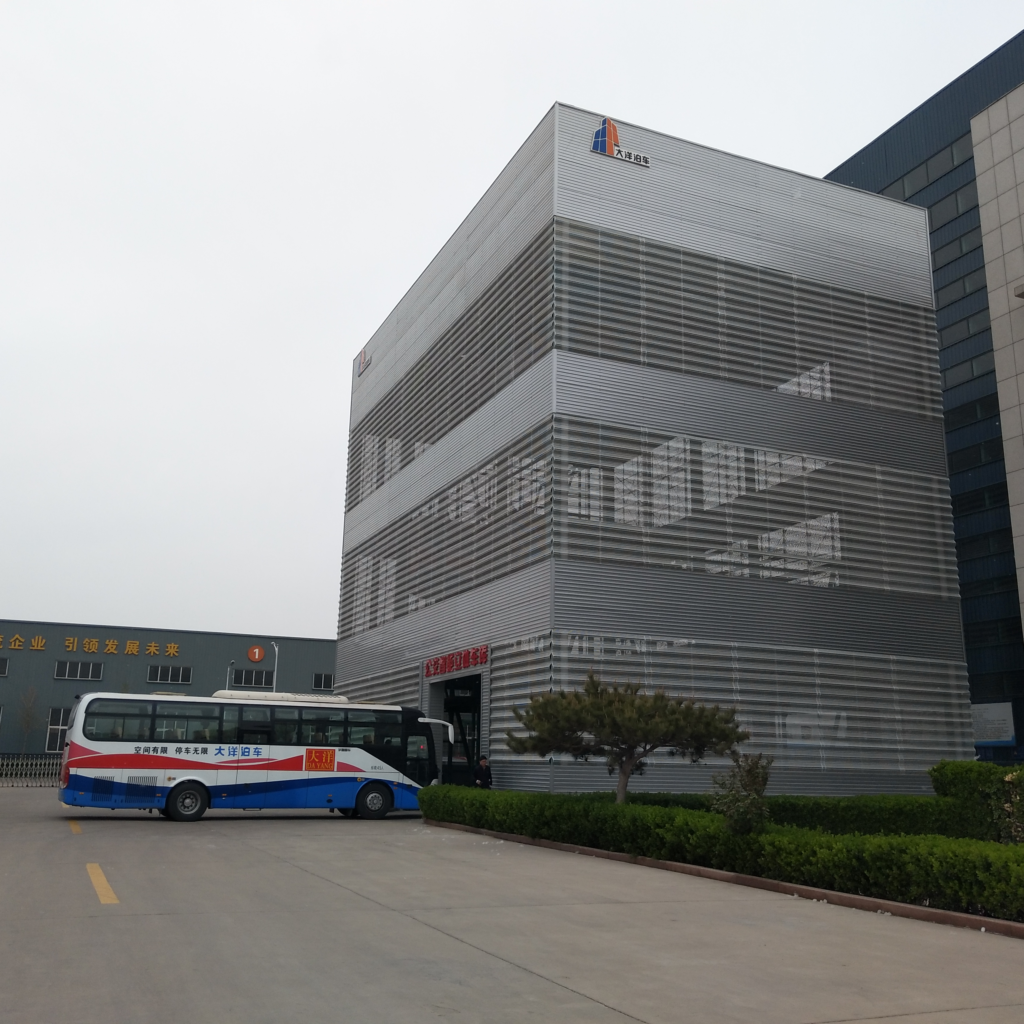 Автоматическое оборудование, автомобильные подъемники, механическая автобусная система для парковки гаража с новым энергозарядом