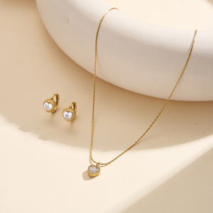 Ensemble collier et boucles d'oreilles en acier inoxydable plaqué or 18 carats avec zircon taillé en forme de cœur doré pour femmes, cadeau romantique pour mariage - Product Image 2