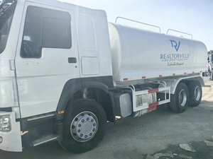 Camion benne d'occasion Howo 371HP 6x4 avec arroseur, réservoir d'eau 25m³, 10 pneus, modèle 375 NX371, pas cher - Product Image 4