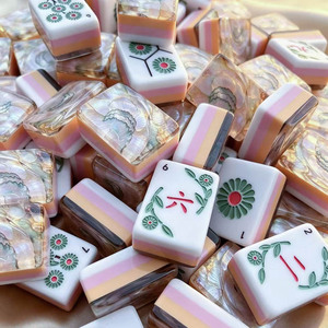 Set di Mahjong Americano Estetico Pieghevole Moderno di Lusso in Cristallo Rosa Viola con Venature Dorate Personalizzabile Regalo per le Feste per gli Amanti del Mahjong - Product Image 5