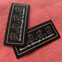 Fabricant de patch tissé en textile découpé au laser personnalisé avec cadre, étiquette tissée damassée noire au design gratuit avec bordure