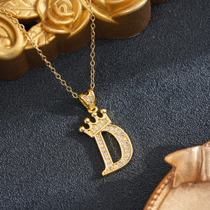 Pendentif Couronne Lettre Plaqué Or avec Strass en Cristal A B C G Style Hip-Hop Collier Unisexe Bijou Charmant - Product Image 5