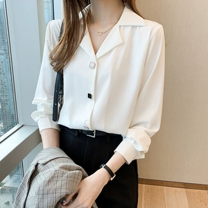 Blus Wanita Chiffon V-Neck Lengan Panjang Hitam Putih Polos Pewarnaan Sederhana untuk Kantor - Product Image 1