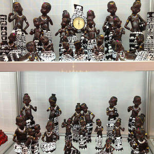 Scultura Decorativa in Poliresina di Bambini Africani Carini per <span class=keywords><strong>Arredamento</strong></span> Casa o Ufficio, Artigianato in Resina Fatto a Mano - Product Image 2