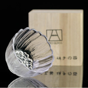 Verre à liqueur en cristal Edo Tasse à liqueur transparente japonaise Sakura Artwork avec pétale de chrysanthème pour vin de whisky <span class=keywords><strong>XO</strong></span> pour cadeaux - Product Image 2