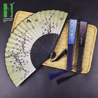 Éventail pliant en bambou pour demoiselles d'honneur, idéal pour le jour du mariage - Style chinois traditionnel avec une touche japonaise, motif floral et papillon