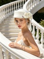Chapeaux de cérémonie et de banquet en stock – Bérets d'hôtesse de l'air décorés de fleurs perlées, de strass, de pompons et de perles