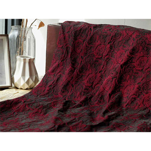 Tissu Jacquard tissé de couleur foncée 3D Rose Jacquard rouge foncé <span class=keywords><strong>pour</strong></span> robes, costumes, sacs <span class=keywords><strong>pour</strong></span> femmes - Product Image 2