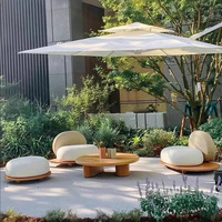 Ensemble de canapés d'extérieur en teck massif en forme de nuage avec structure en aluminium et osier, coussins imperméables, table basse modulaire incurvée pour patio
