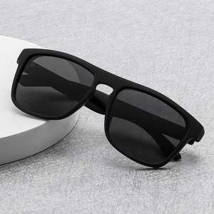 Lunettes de soleil polarisées unisexes avec logo personnalisé, monture PC, protection UV400, verres miroir, couleur bonbon, forme carrée, pour la conduite, collection 2025 - Product Image 2