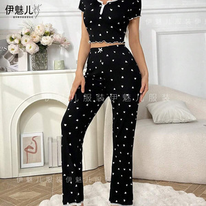 Conjunto de pijama informal para mujer, con estampado de corazones, estilo europeo y americano, de manga corta, color negro. - Product Image 2