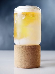 كوب زجاجي عصري مصنوع يدويًا من البوروسيليكات عالي الجودة بجدار مزدوج، آمن للاستخدام في الفريزر، مناسب للمشروبات وكهدايا تجارية - Product Image 5