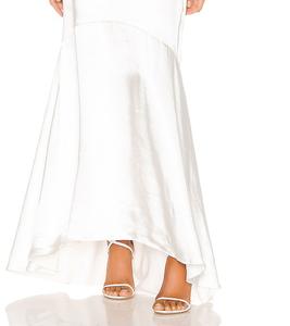 فستان نسائي طويل من الساتان, فستان سهرة أنيق من الساتان الأبيض ذو تصميم مكشوف الظهر مناسب لإشبينات العروس من الساتان - Product Image 6