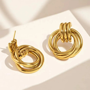 ต่างหูทรงเรขาคณิตหลายชั้นแบบใหม่ แฟชั่นหรูหราในราคาที่เข้าถึงได้ ไม่ซีดจาง ผลิตจากเหล็กไทเทเนียมคุณภาพสูง - Product Image 2