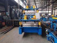 Machine de formage à froid de tuiles de toiture trapézoïdales en acier prélaqué avec moteur et engrenage, facile à utiliser pour la production de toitures métalliques