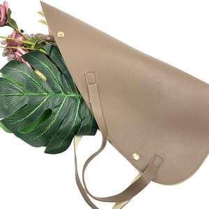 Bolsa de Cuero PU para Ramos de Flores al por Mayor, Bolsa de Regalo para Floristería con Logotipo Personalizado para Pedidos al por Mayor - Product Image 4
