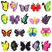 Vente en gros de breloques de décoration de chaussures papillon coloré en PVC souple marque personnalisée sabot pantoufles accessoires breloques