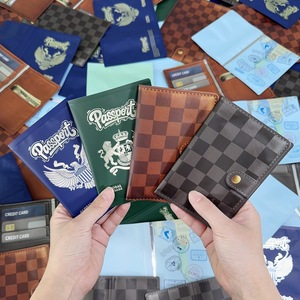 Sacs en Mylar anti-odeur en forme personnalisée, style portefeuille de passeport, 3,5 g, avec fermeture éclair refermable, en gros et en stock - Product Image 2
