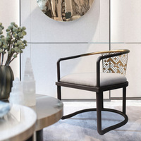 Fauteuil de restaurant moderne en métal découpé sur mesure pour café, avec dossier et accoudoirs, en tissu velours, pour ensemble de salle à manger
