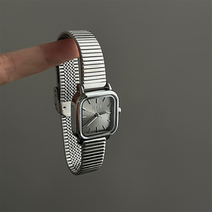 Reloj de Pulsera de Metal Gris Estilo Vintage, Reloj de Mujer con Esfera Pequeña, Estilo Minimalista, Correa de Acero Inoxidable, Cuarzo - Product Image 1