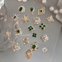 Breloques pour ongles de luxe en forme de trèfle à quatre feuilles, en alliage métallique avec zircone cubique 3D, bijoux pour ongles pour artisanat DIY Weiju NL6234