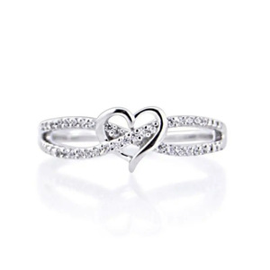Anello di Lusso con Nodo a Cuore Micro-Pavé, Fascia Minimalista per Studenti - Product Image 1