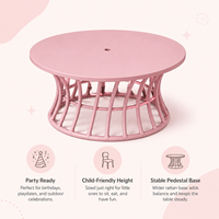 Table d'activités ronde en rotin rose pastel, jaune et blanc pour enfants, idéale pour les événements extérieurs, les anniversaires, les jardins d'enfants et la location.