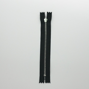 Fermeture éclair en métal YKK <span class=keywords><strong>Excella</strong></span> de haute qualité, accessoires vestimentaires, fermeture éclair en métal doré personnalisée, fermeture éclair argentée brillante pour vêtements - Product Image 4