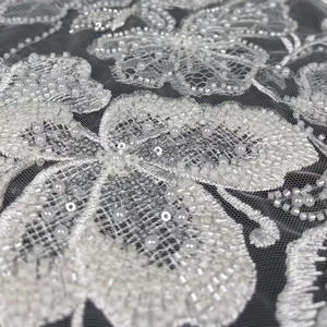 Tissu en dentelle blanche élégante à <span class=keywords><strong>gros</strong></span> motifs floraux perlés pour robe <span class=keywords><strong>de</strong></span> mariée - Product Image 6