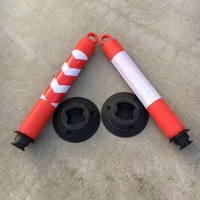 Colonne d'avertissement en caoutchouc de poteau de délinéateur de PE rouge et blanc avec la base pour la sécurité de signe de stationnement de circulation routière faite de plastique
