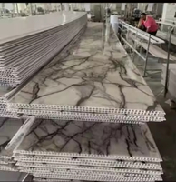 Panneaux de plafond en PVC marbré de marque en gros, isolation thermique avec livraison mondiale pour projets de maisons modernes