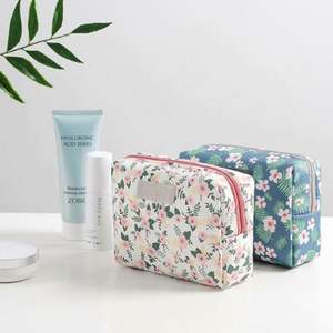 Cheaper Fashion Design Pattern Travelling Bag Portable <b>Storage</b> Polyester <b>Make</b> <b>up</b> Bag Large Capacity Zipper Wash Bag - Product Image 4